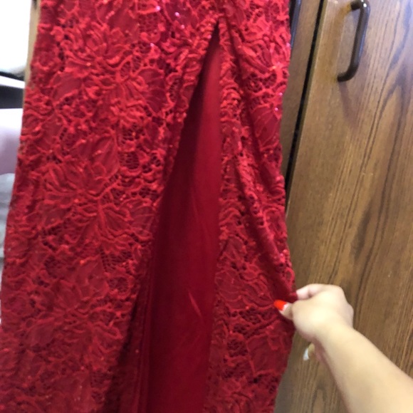 Red Lace Dress with a Slit and Sequins - Picture 4 of 4